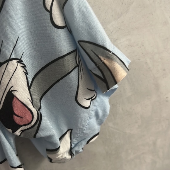 H&M Divided Busy Bunny Looney Tunes Short Sleeve Pattern Shirt, Size S - Picture 6 of 7